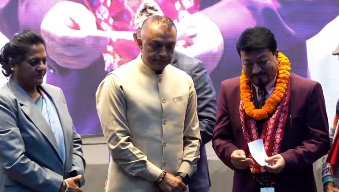 एमालेका प्रभावशाली नेता रामवीर मानन्धरसहित ७८ जना कांग्रेस प्रवेश: चुनावी माहोलमा ठूलो हेरफेर