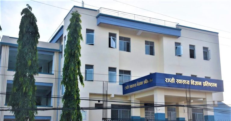 राप्ती स्वास्थ्य विज्ञान प्रतिष्ठानमा एकै महिनामा १४० जनाको जटिल आँखाको शल्यक्रिया, अन्य जिल्लाका बिरामीको पनि आकर्षण